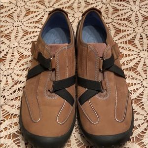 Women’s sz 7.5 Privo by Clarks walking shoe